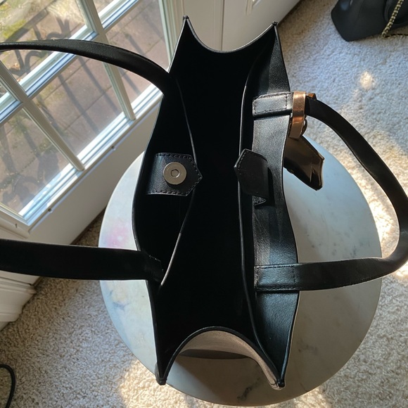 Black Banana Republic Handbag - Picture 2 of 2